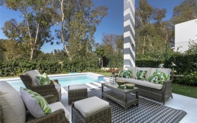 Stunning Detached Villa With Pool