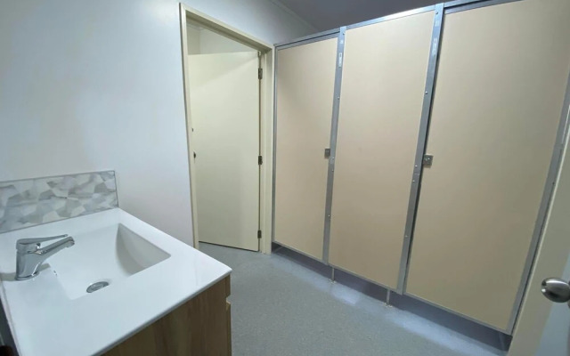 Airport Westney Lodge