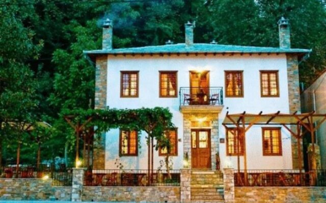 Heliodora Luxury Triple Room 4
