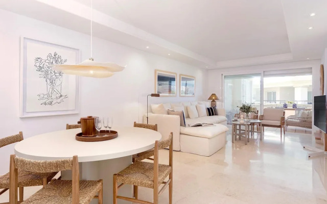 Bright Apartment Front of Beach Guadalmansa Beach