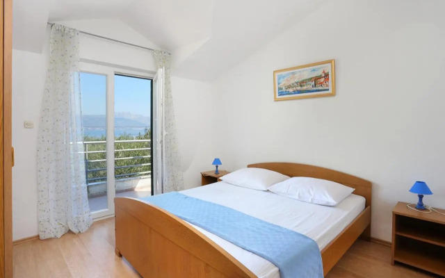 Apartments by the sea Arbanija, Ciovo - 4320