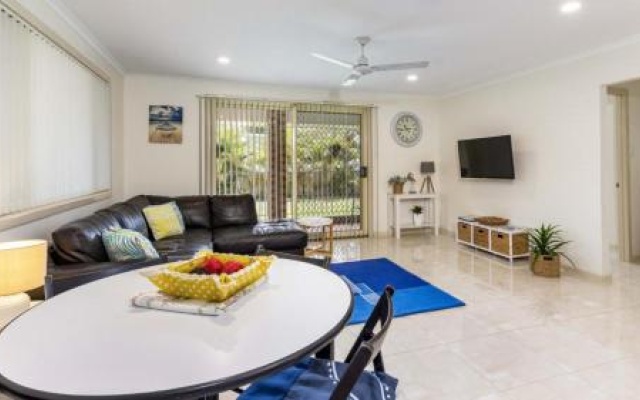 Comfortable lowset family home only minutes from the water! Tarooki St, Bellara – Entertainment – Bellara
