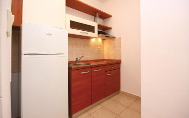 Nice Home in Skradin with Hot Tub, WiFi & 4 Bedrooms