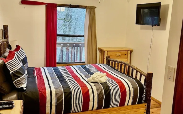 Very Secluded Breathtaking Riverfront Game Room