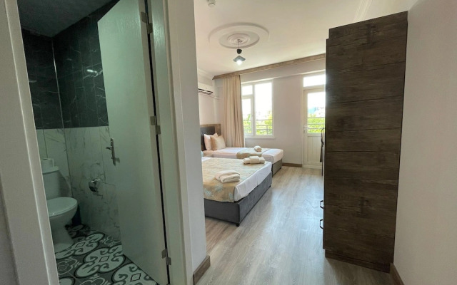 Seven City Hotel