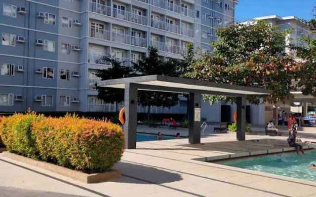 OYO 936 Yumis Condotel Trees Residences