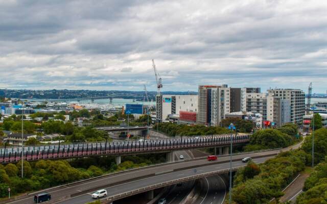 Comfortable 2 Bedroom Apartment With Stunning Views