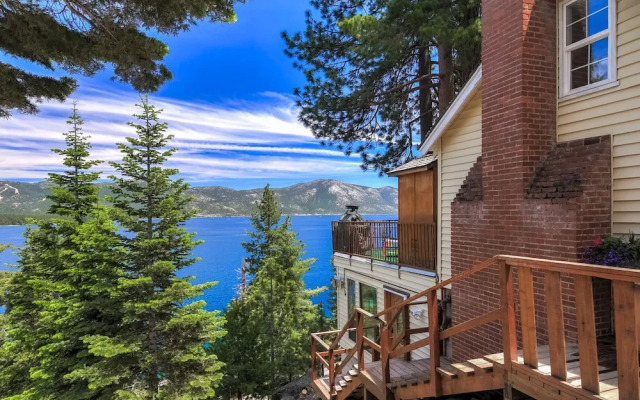 Stunning Views at Stargazer Lakefront Studio!