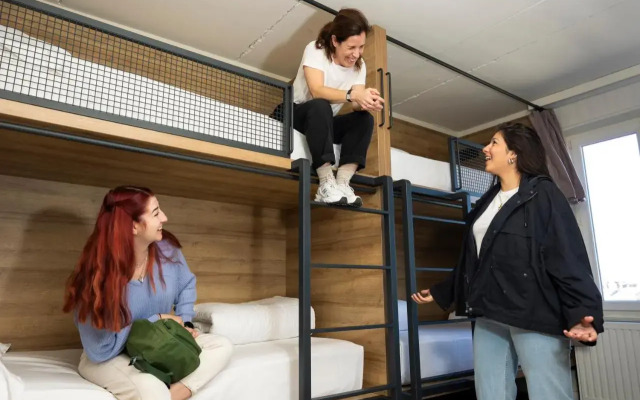 LATROUPE Grand Place Hostel