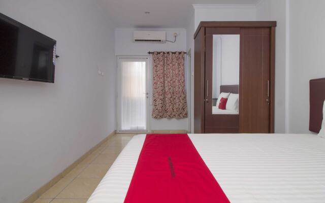 RedDoorz near Siloam Karawaci 2