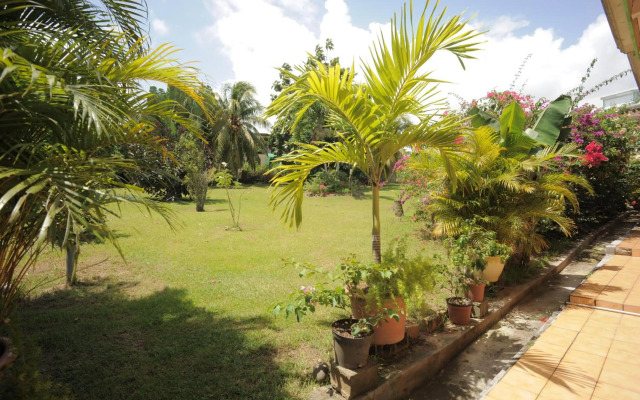 Au Domaine Des Bougainvilliers