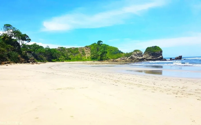 Playa Potrero - Cute Modern Containerhome w Pool for 2 People - фото 3