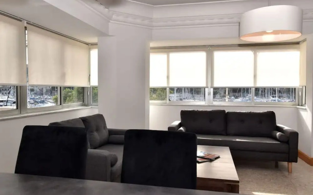 2 Bedroom Central Spacious With Sea Views