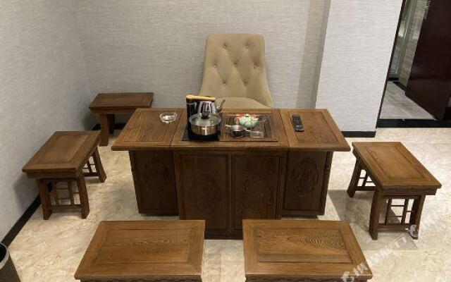 Yangchun Haiyue Bay Business Hotel