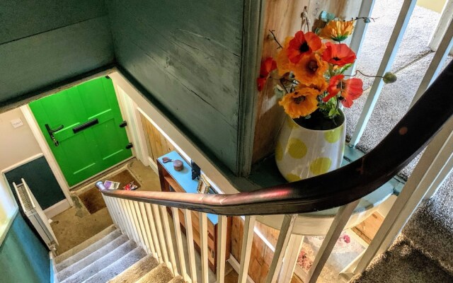 Hebden Bridge - House - Sleeps 8 - Pet Friendly