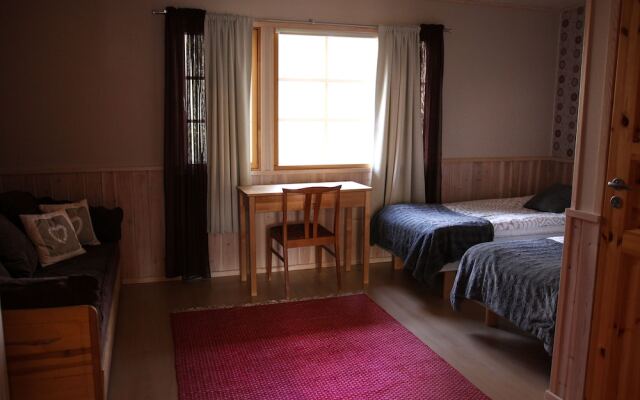 Isokenkäisten Klubi, Wilderness lodge