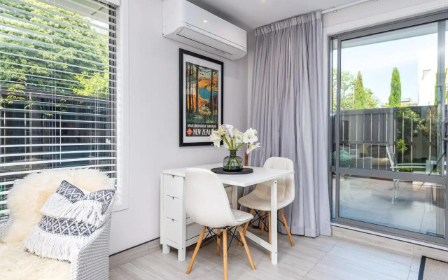 Riverside 1-Bed Apt - in the heart of the city