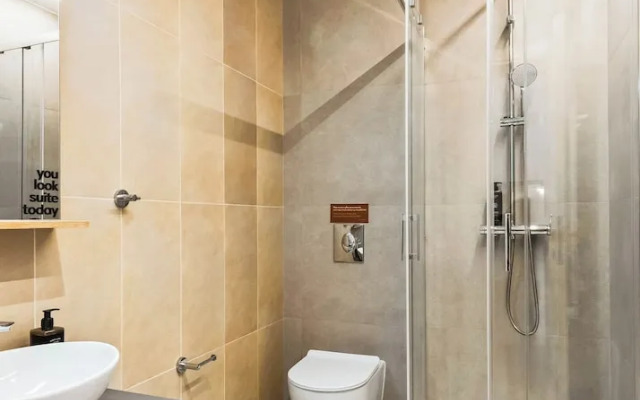 Limehome Piraeus Iris