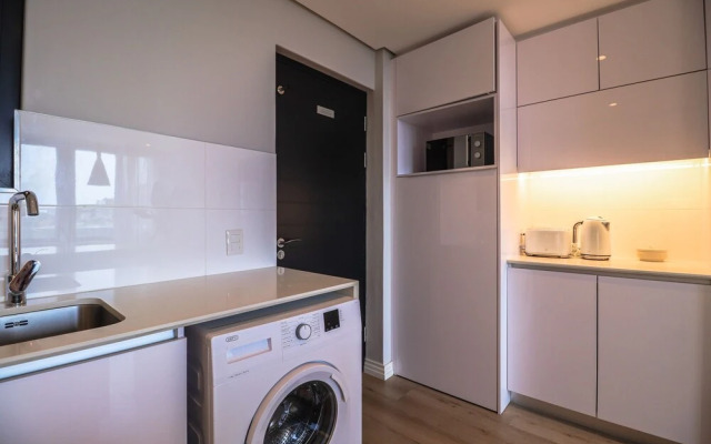 Sixteen on Bree 1425 by CTHA