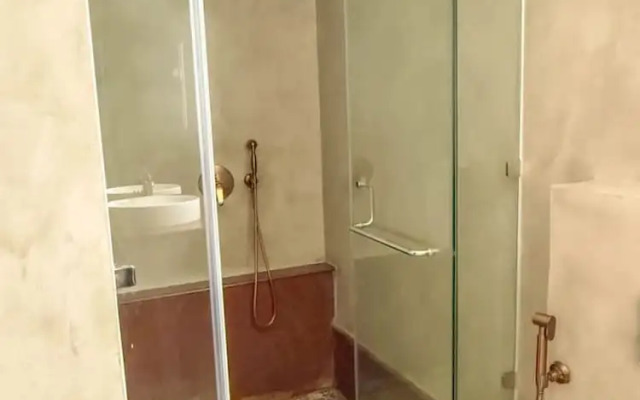 Modern 2BR w Pool Near Candolim and Coco Beach