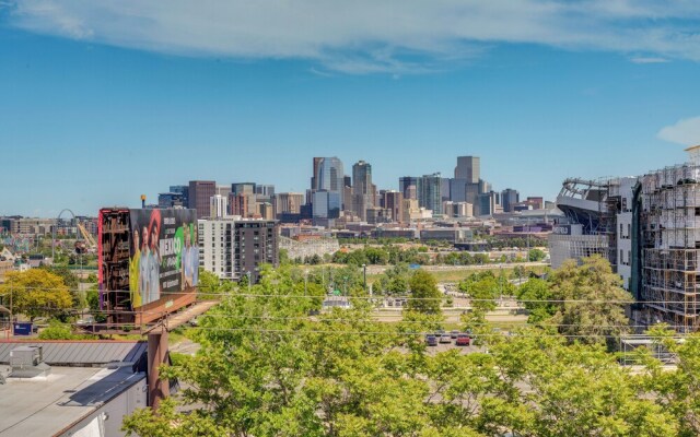 Luxe Denver Townhome: Hot Tub + City Views!