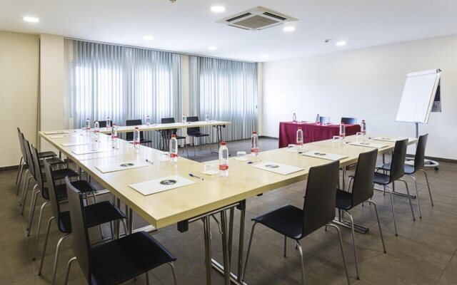 B&B Madrid Aeropuerto T1 T2 T3