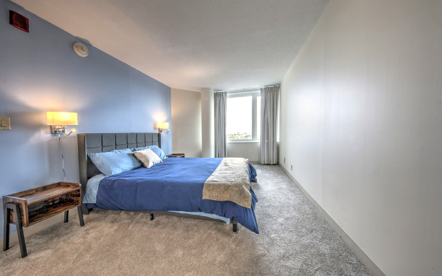 Upscale Apt with everything you need!