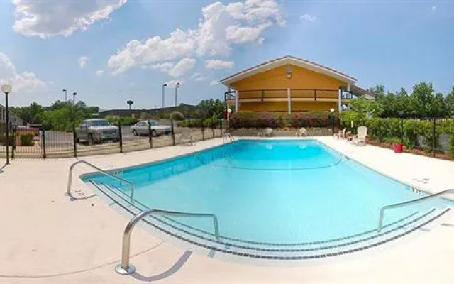 OYO Hotel Columbia SC I-20/I-26