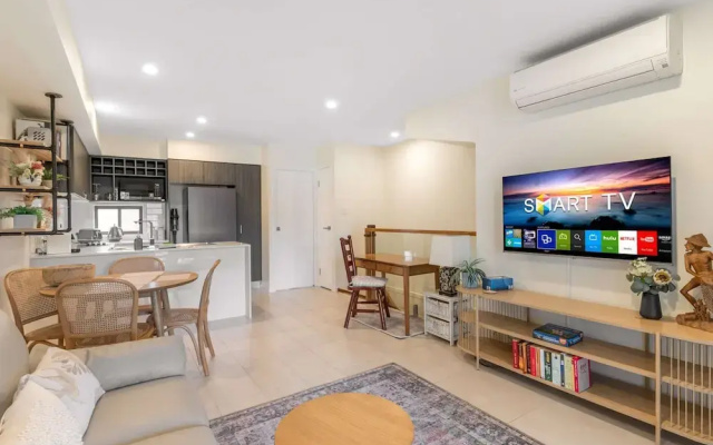 Close to Airport, Cafes, Train & Boondall Wetlands