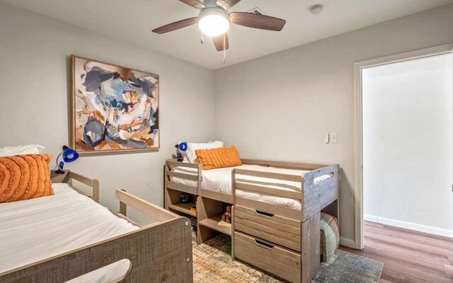 5BR Sleeps 10 Hot Tub Fire Pit Games & Walk to ASU