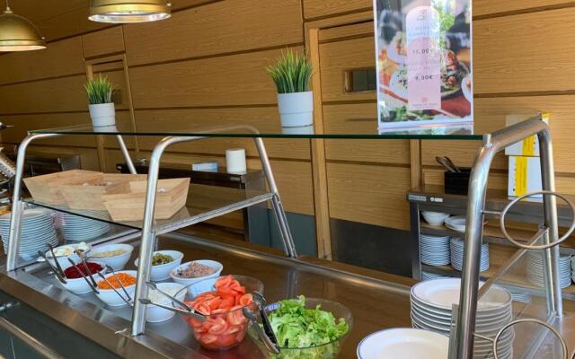 Hostel Monte Do Gozo