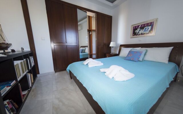 Jiannis House