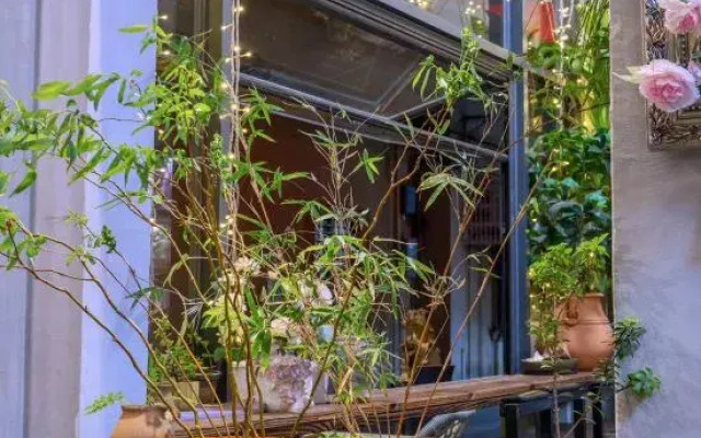 Houyuan Qisu Creative Theme Hostel