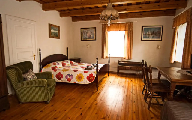 Nidos Gaiva, svečių namai