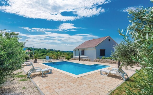 Amazing Home in Rtina With Wifi and 4 Bedrooms