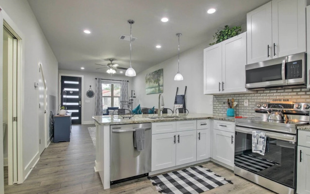 Lago Vista Townhome Near Lake Travis!