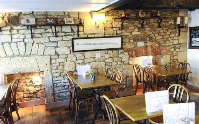 Priory Tearooms Burford With Rooms