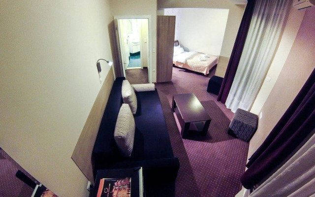Orange Inn Hotel