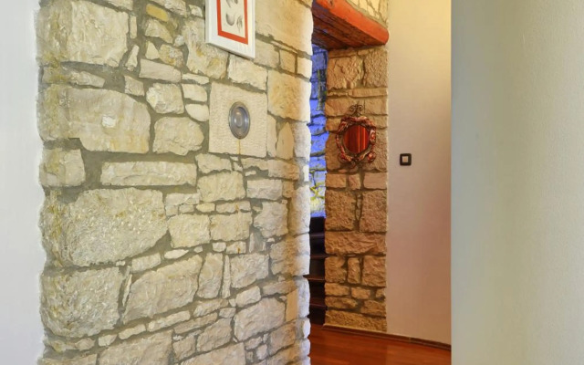 Top Center Apartment