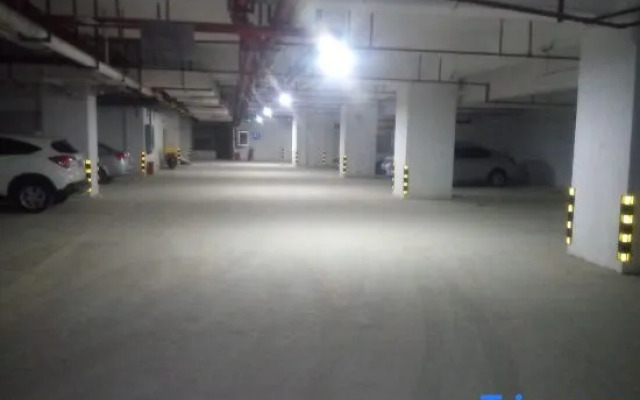 Wodun Platinum Hotel (Qinzhou East Railway Station Niannianfeng Plaza)