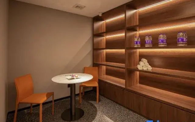 Qingmu Platinum Hotel (Anderle Building, Dongfeng Road, Chaohu)
