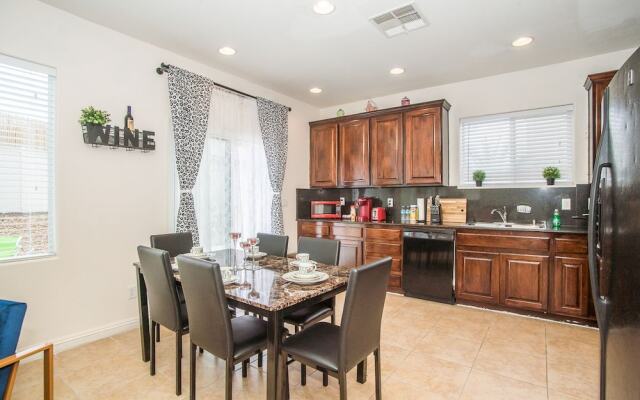 Grey High Roller - 4Bd 3Ba