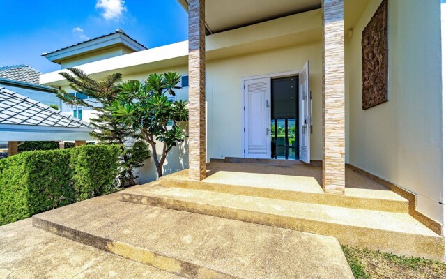 High-End Villa on Golf Course -BMG3, Hua Hin