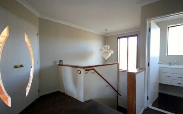 12 Tarndale Place