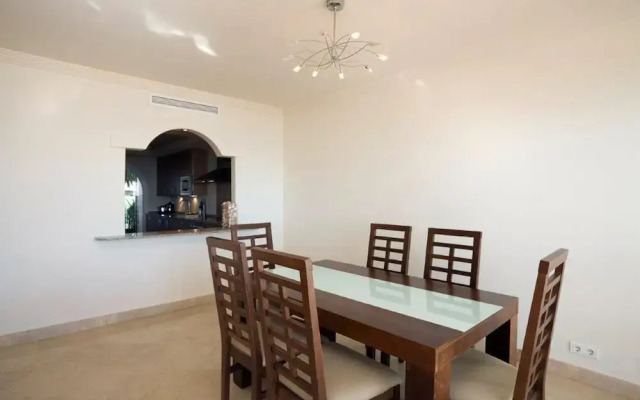 Immaculate 3-bed Penthouse- Stunning Views