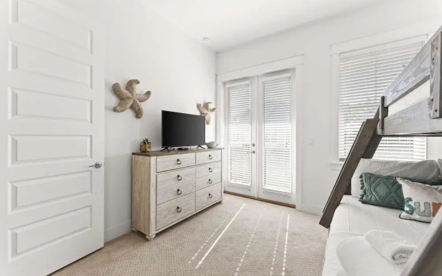 Rhema Beach Haus 2BR Luxury Retreat