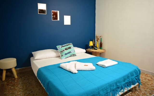 Green Door Boutique - Hostel