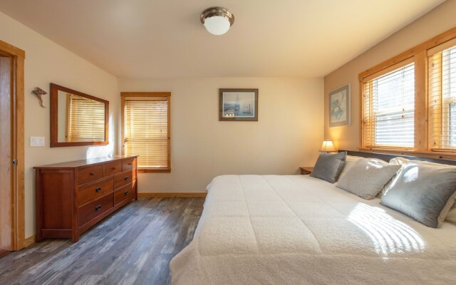 Sandbar Haven 30 Days Minimum 3 Bedroom Home by RedAwning