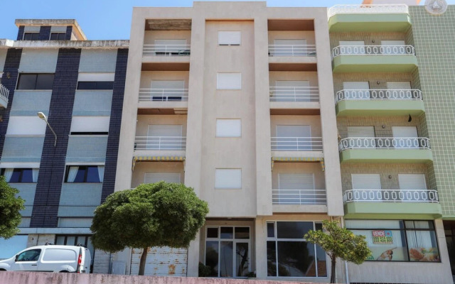 Sea View Apartment by Rent4all