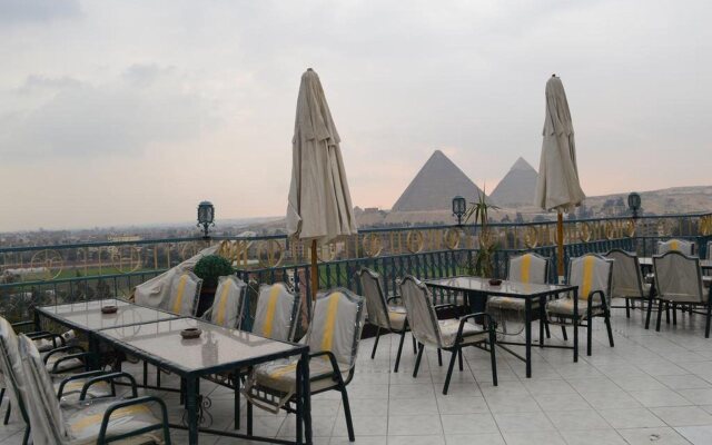 Pyramids Plaza Hotel